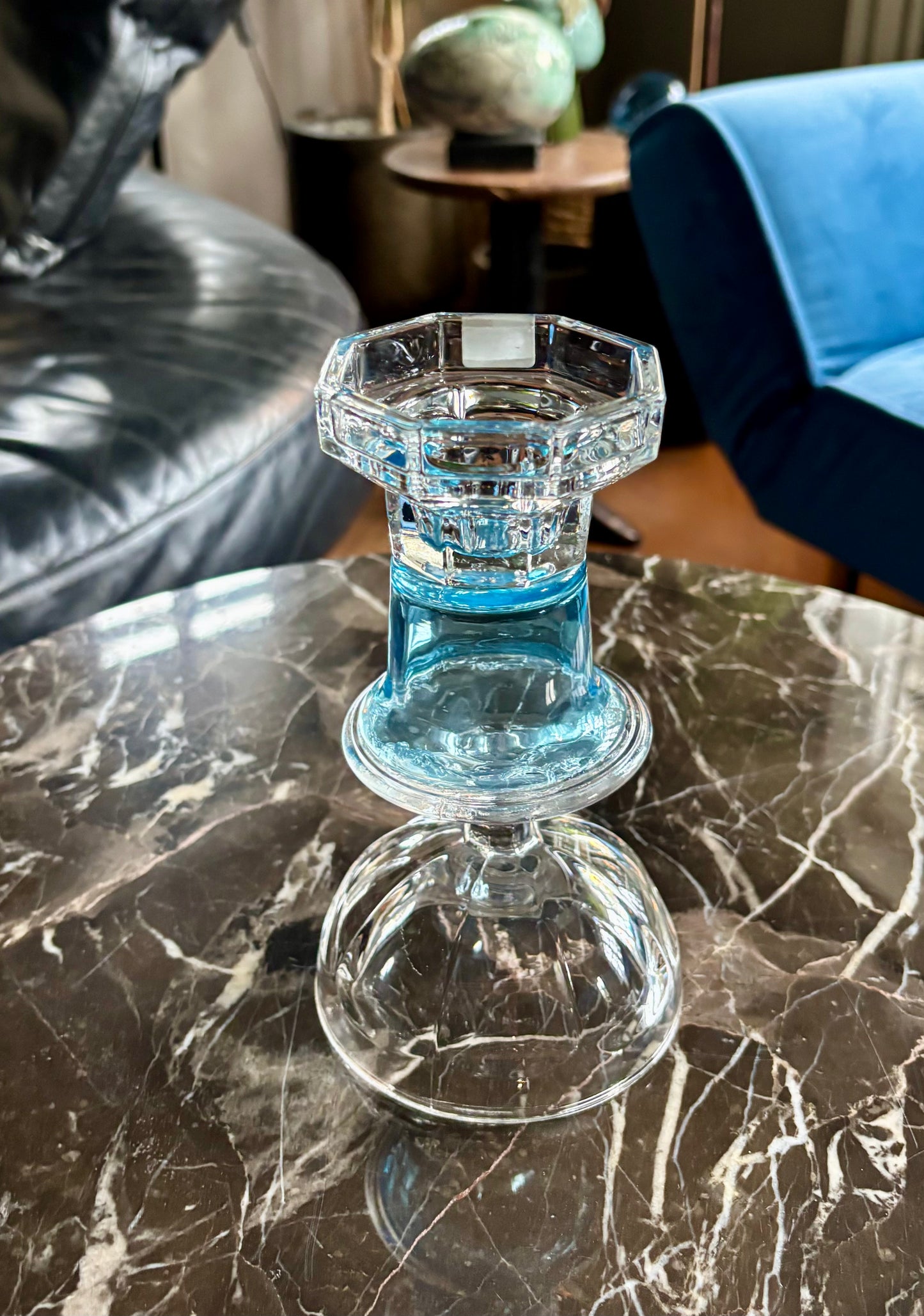 Kertastjaki með bláu