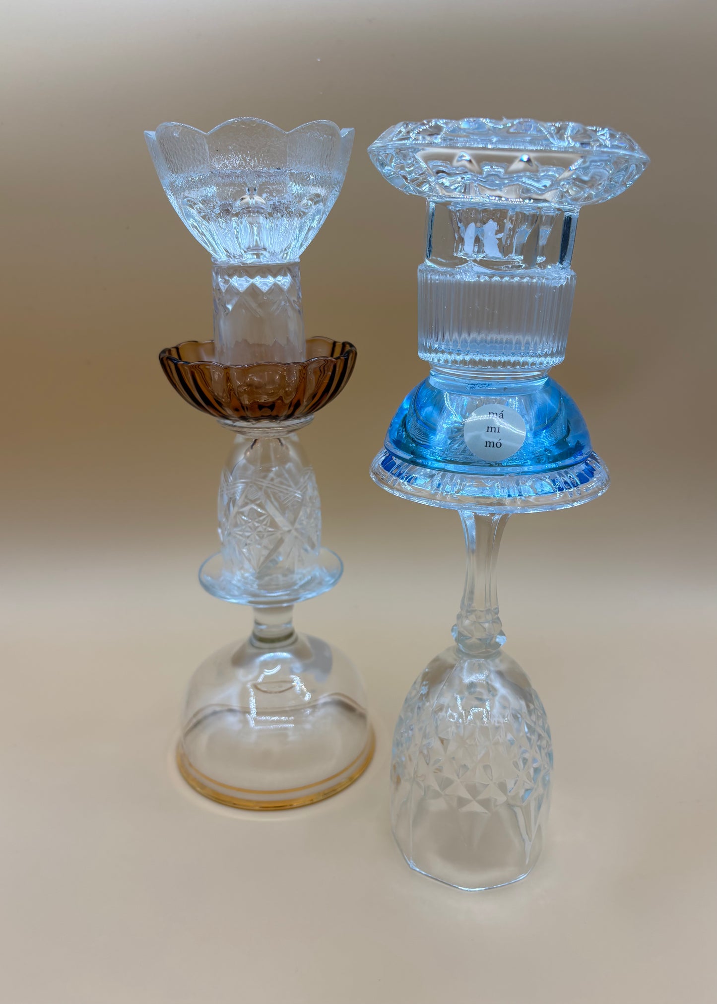 Kertastjaki með brúnni skál