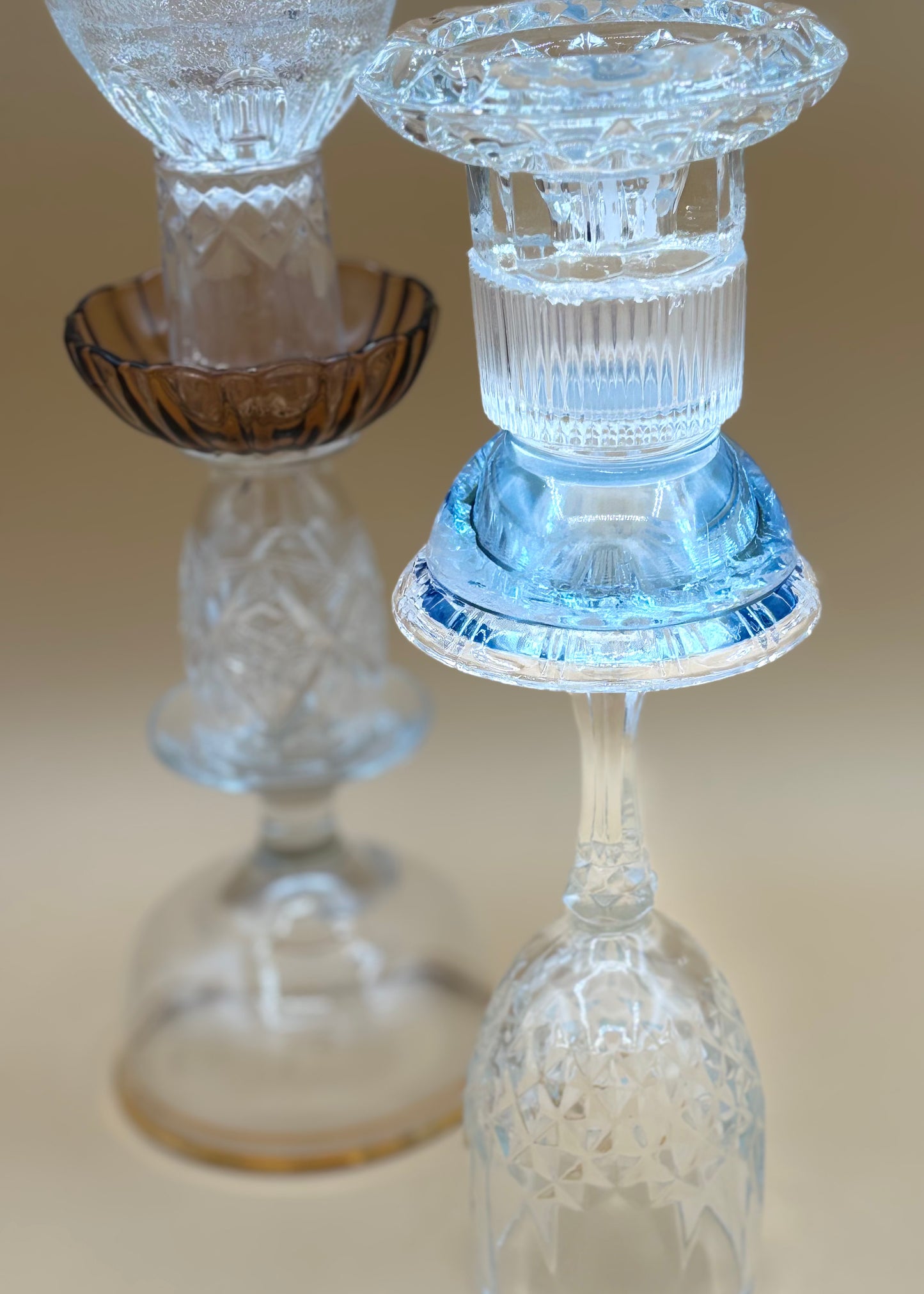 Kertastjaki með brúnni skál