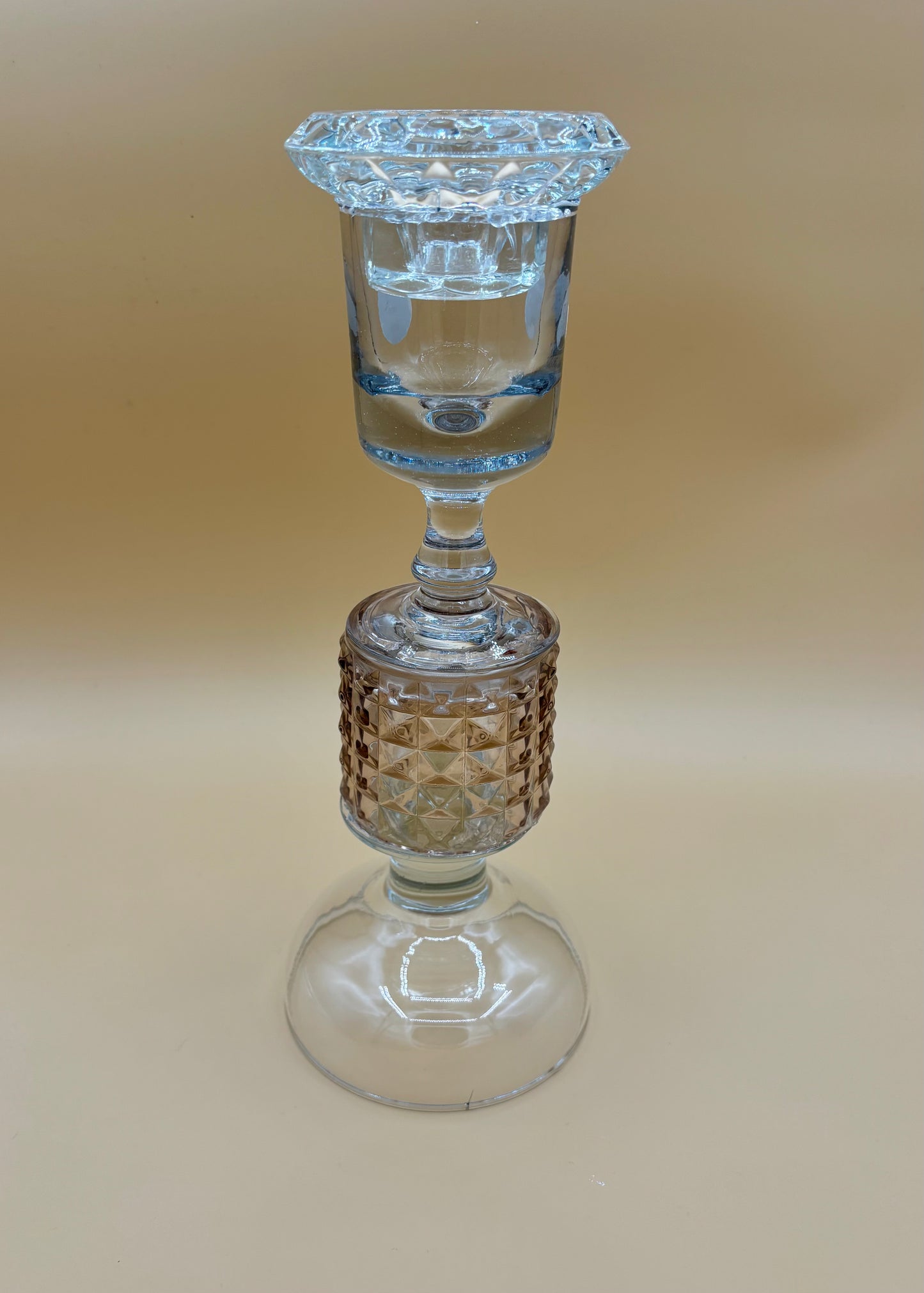 Kertastjaki með ljósbrúnu