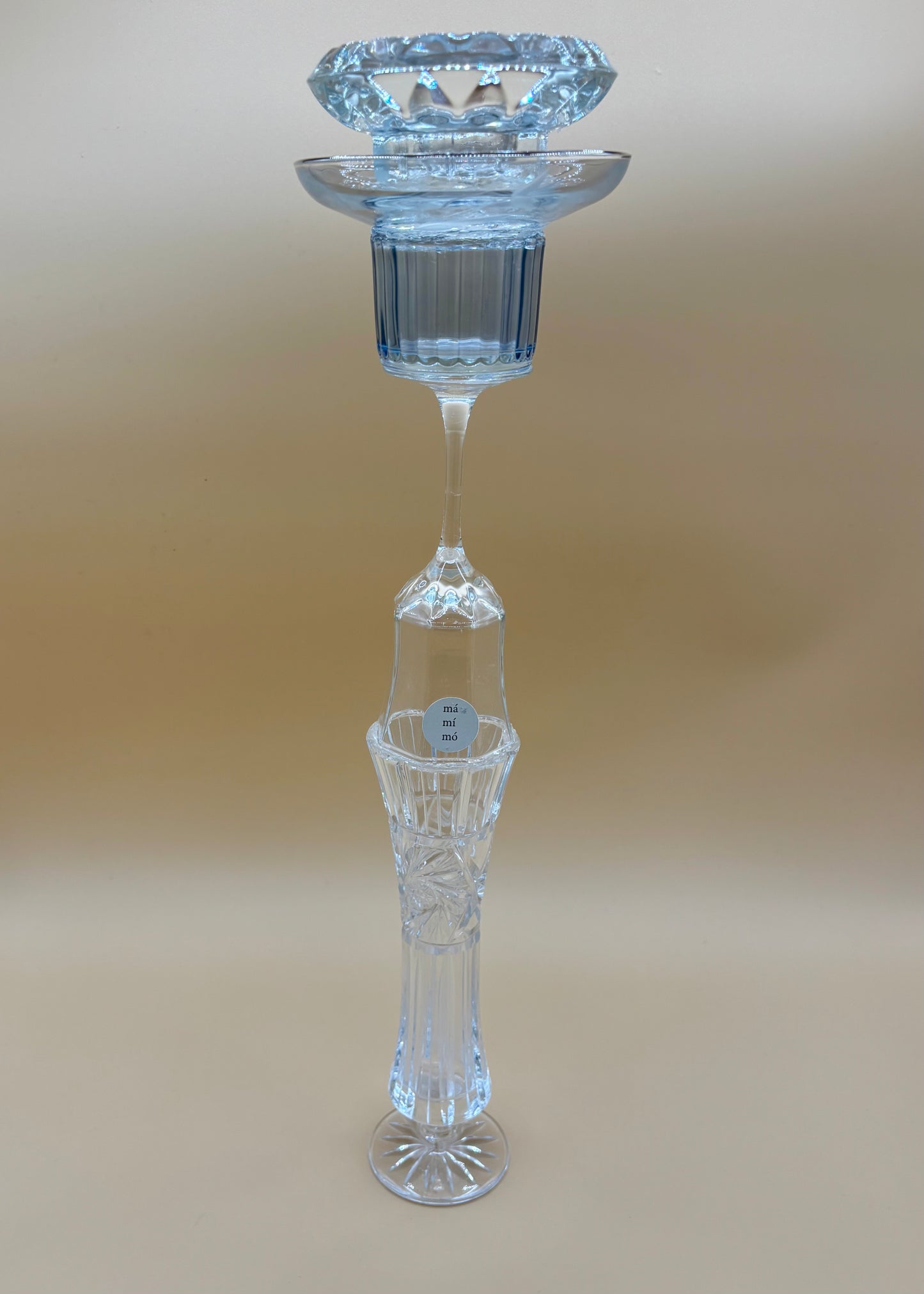 Kertastjaki með gráu